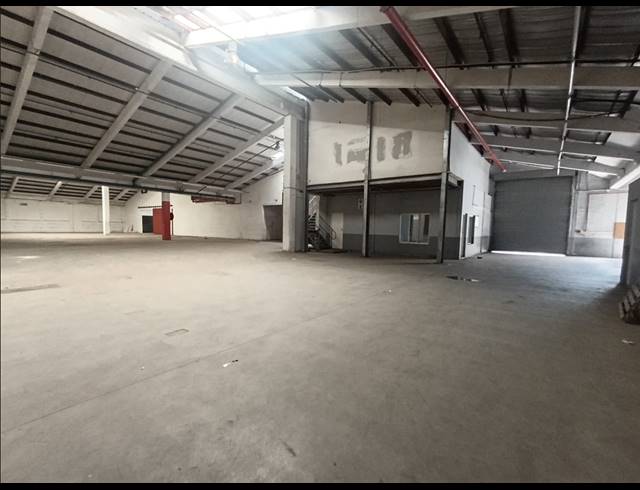 5,015M² WAREHOUSE TO LET IN NEW GERMANY